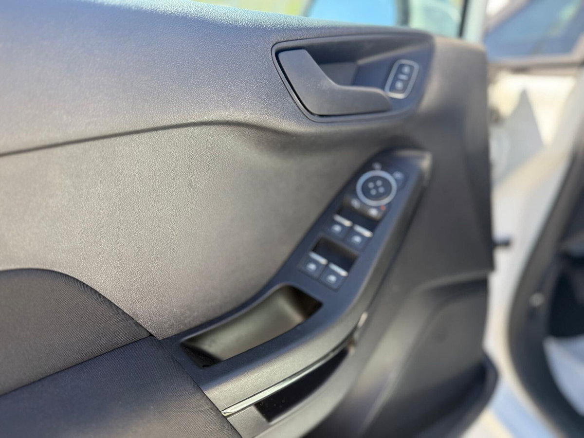 Ford Fiesta 1.5 EcoBlue 5 porte Titanium (15)