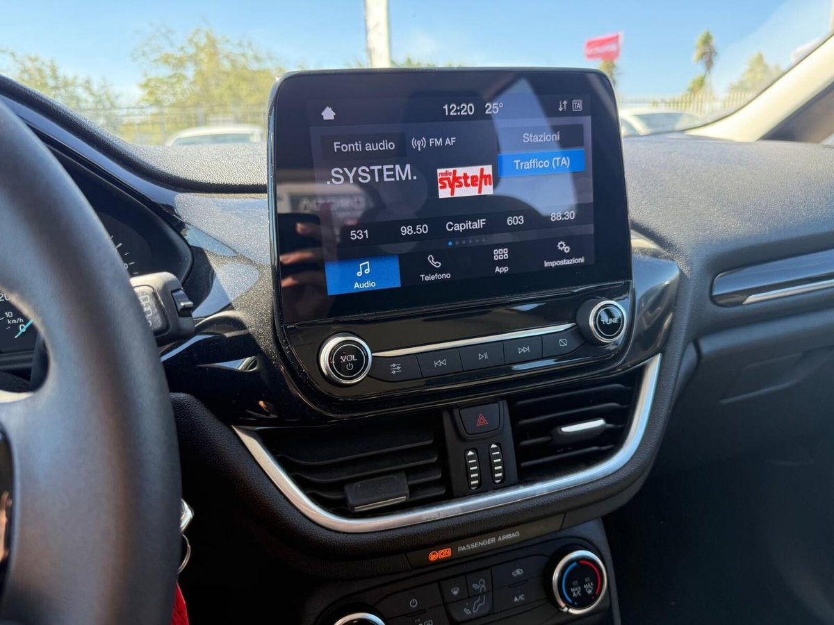 Ford Fiesta 1.5 EcoBlue 5 porte Titanium (18)