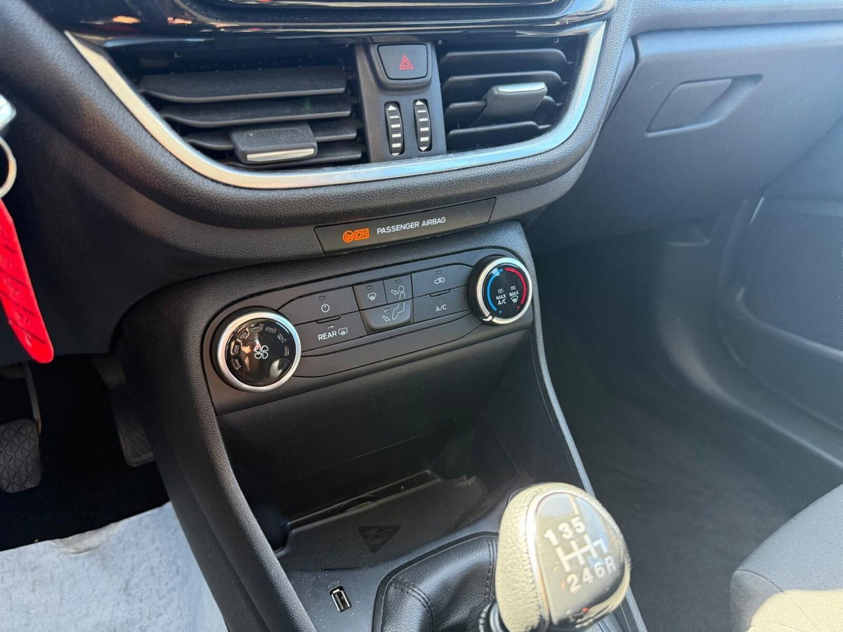 Ford Fiesta 1.5 EcoBlue 5 porte Titanium (19)