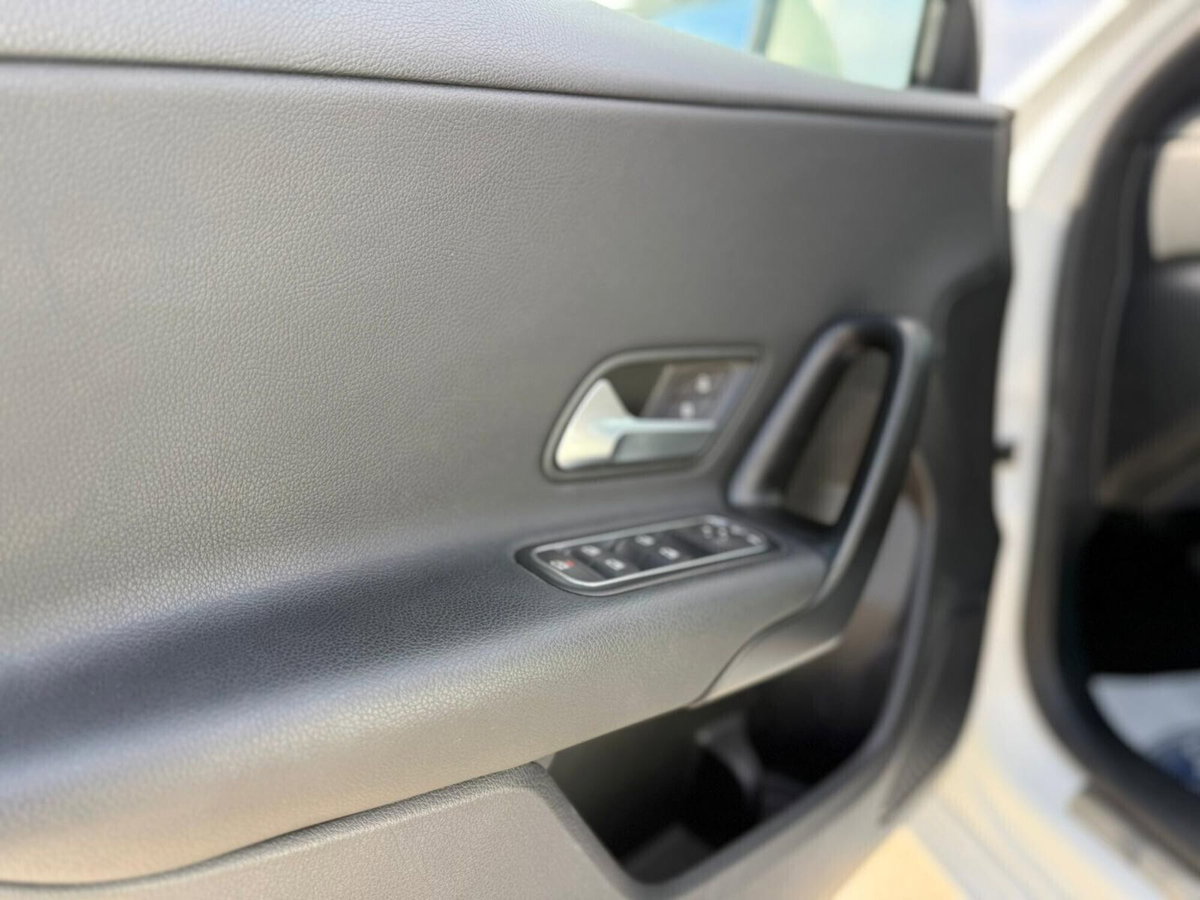 Mercedes-Benz Classe A 180 d Automatic Business (14)