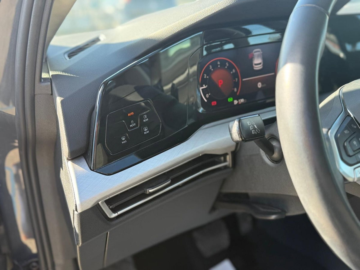 Volkswagen Golf 1.0 eTSI EVO DSG Life (13)