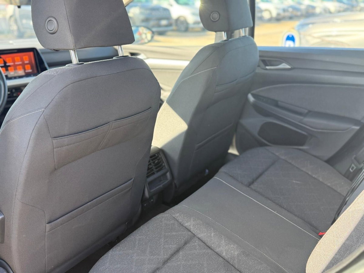 Volkswagen Golf 1.0 eTSI EVO DSG Life (18)