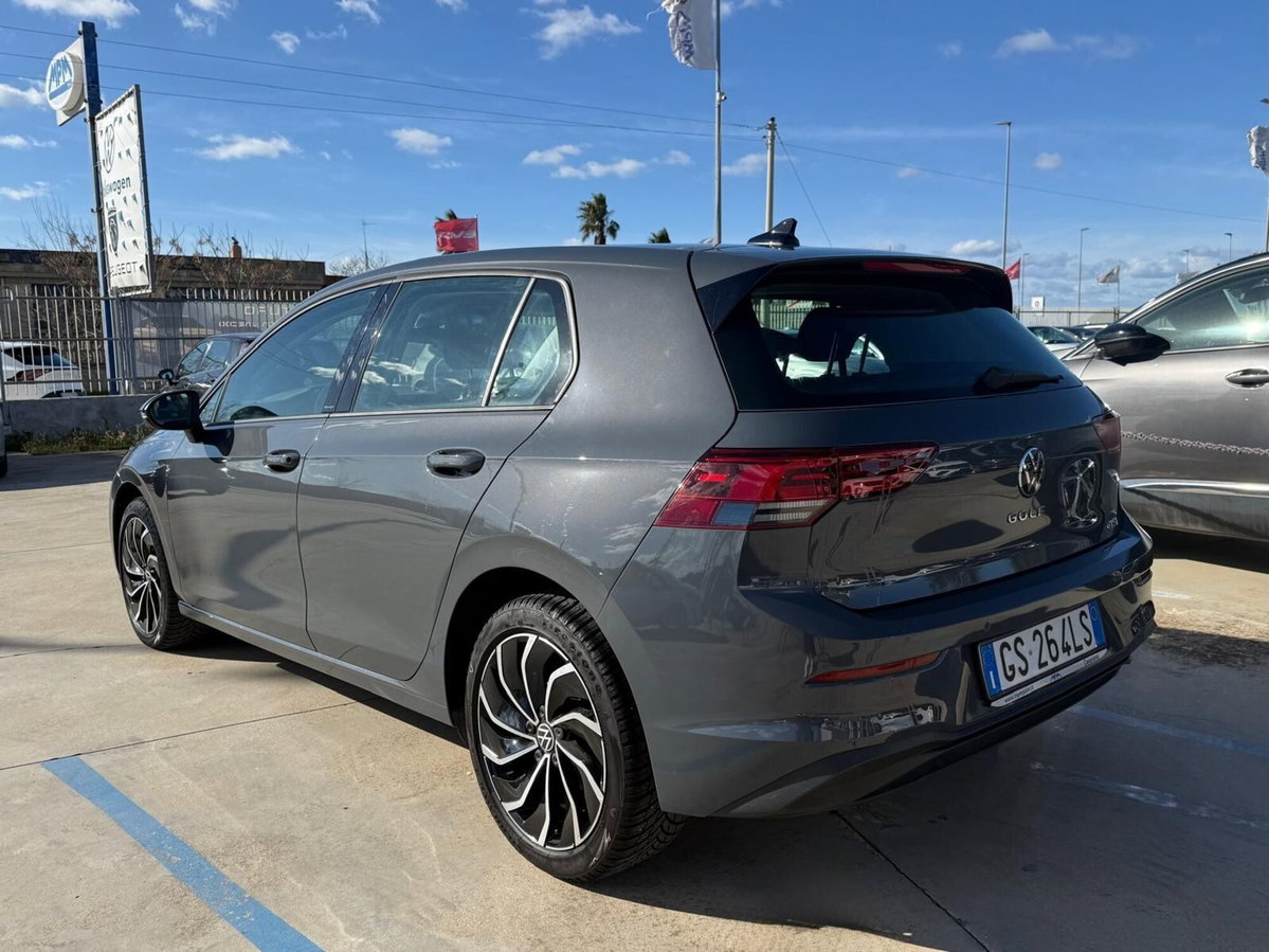 Volkswagen Golf 1.0 eTSI EVO DSG Life (7)