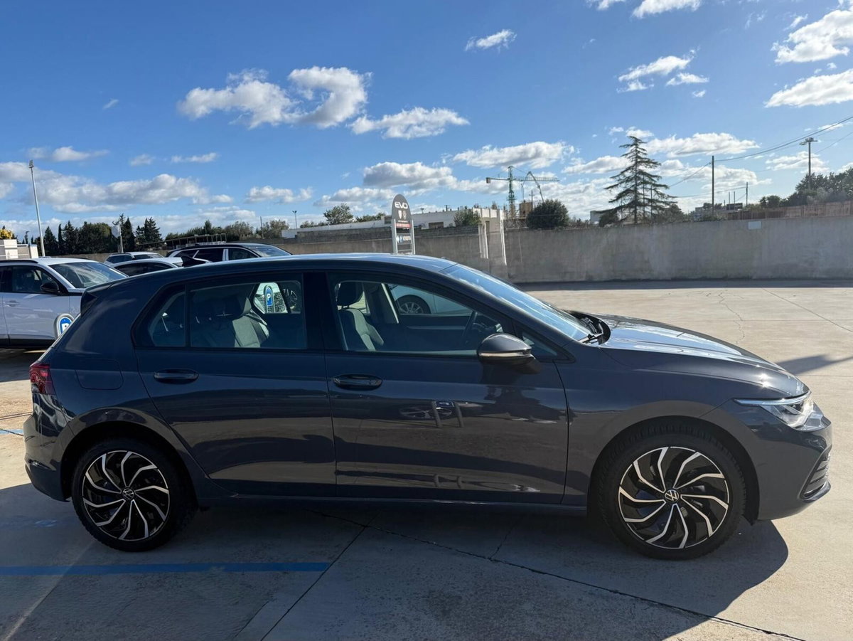 Volkswagen Golf 1.0 eTSI EVO DSG Life (9)