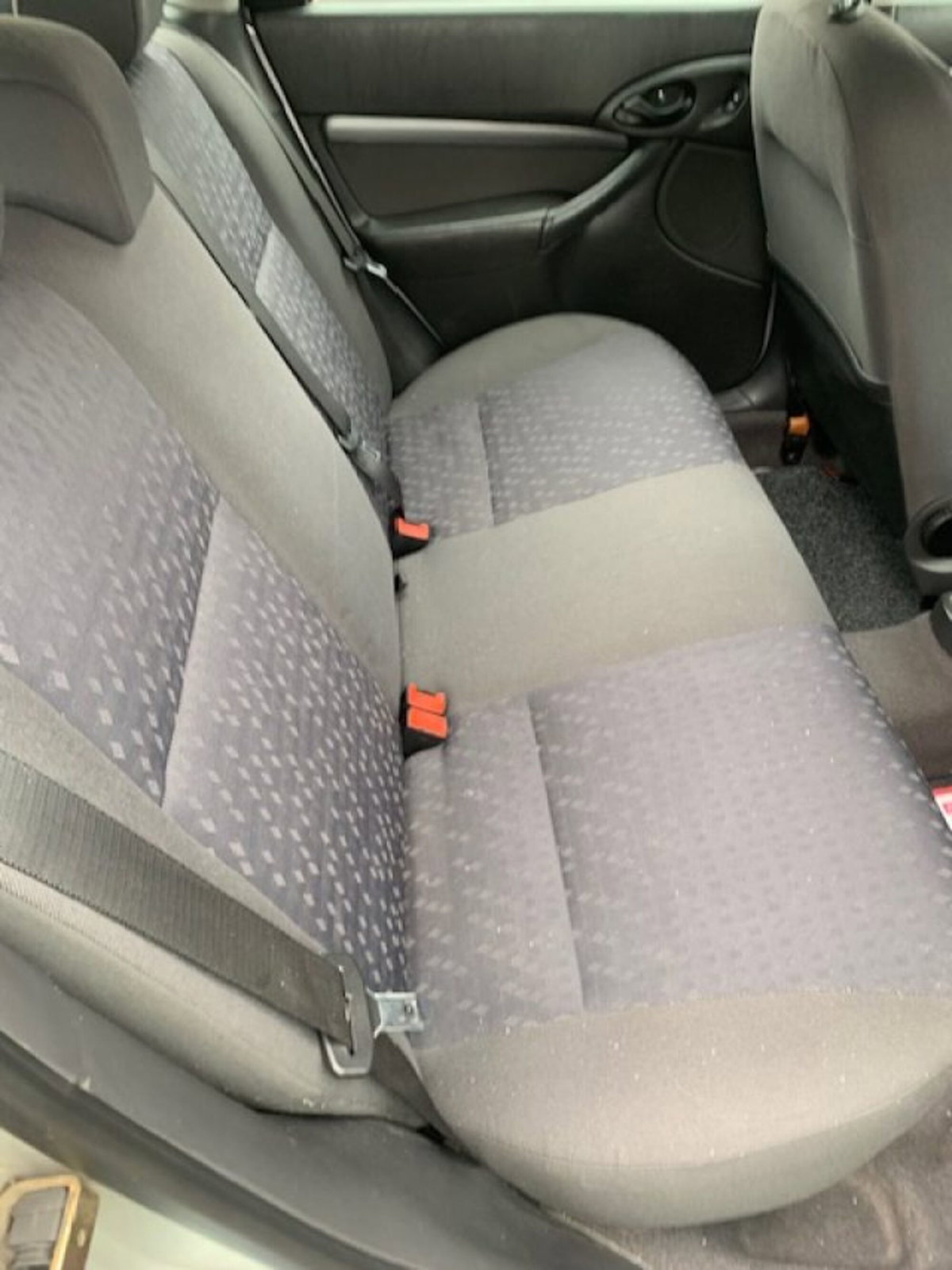 Ford Focus Station Wagon 1.6i 16V cat SW Ghia (4)