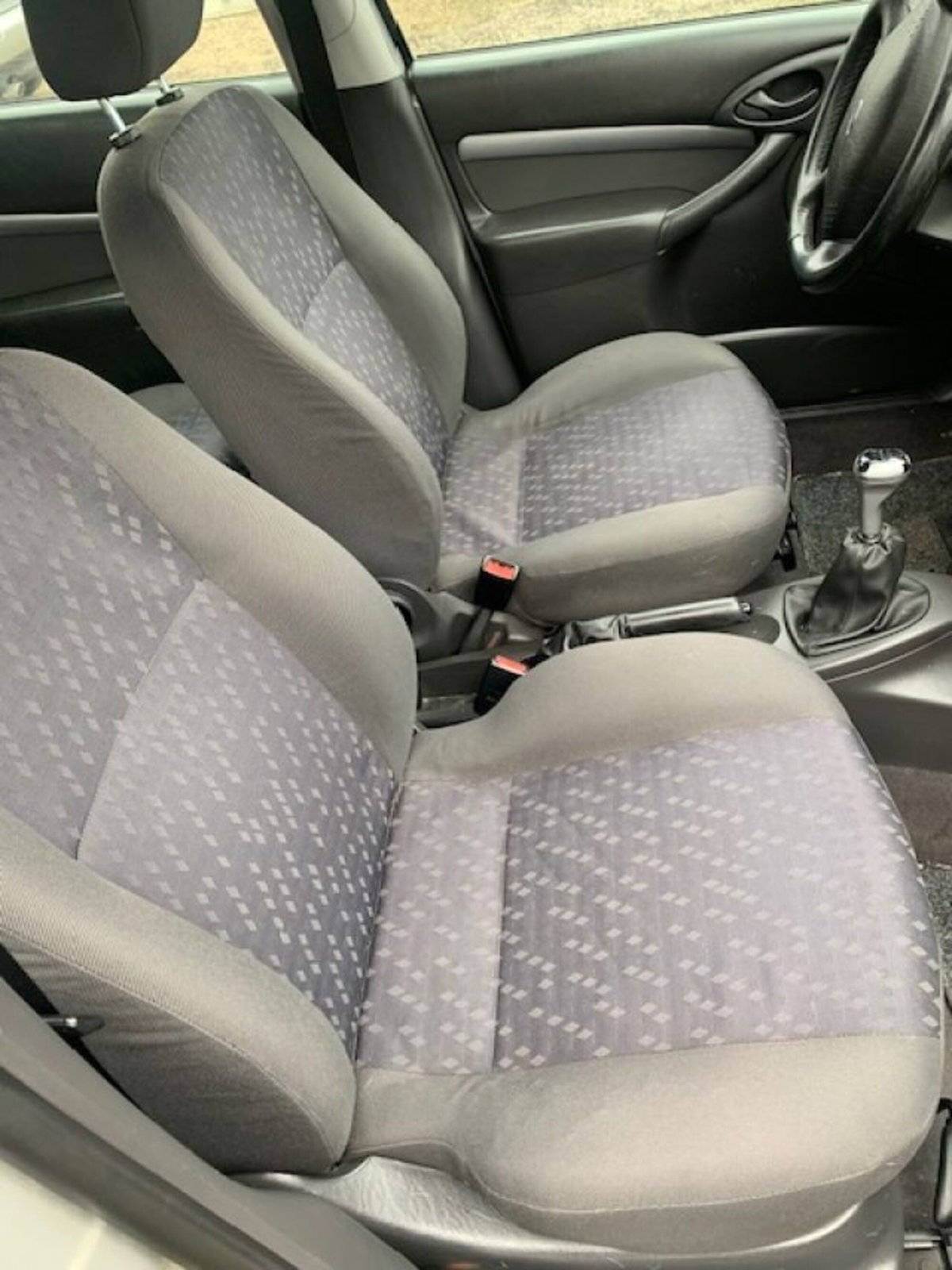 Ford Focus Station Wagon 1.6i 16V cat SW Ghia (5)