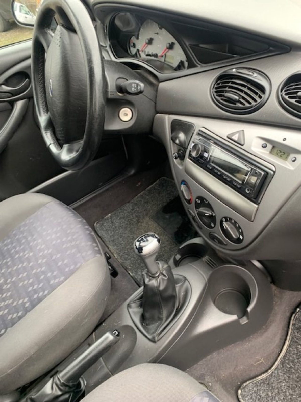 Ford Focus Station Wagon 1.6i 16V cat SW Ghia (6)