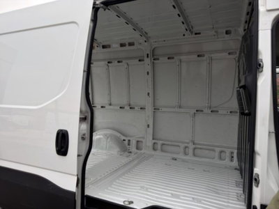 Iveco Daily Telaio 35S12 2.3 HPT PLM Cabinato (8)