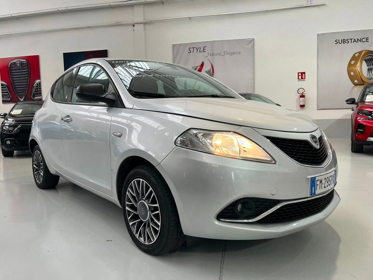 Lancia Ypsilon 1.2 69 CV 5 porte GPL Ecochic Silver