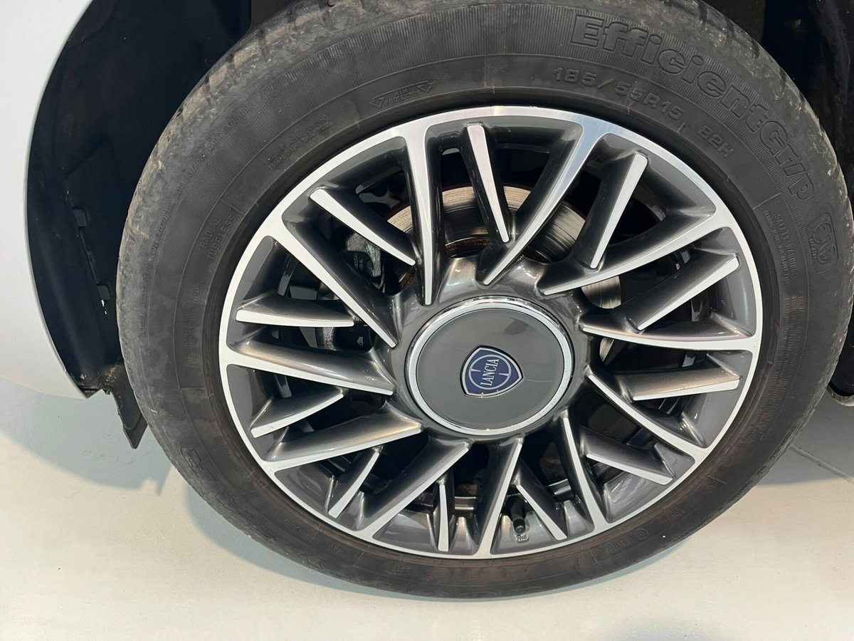 Lancia Ypsilon 1.2 69 CV 5 porte GPL Ecochic Silver (12)