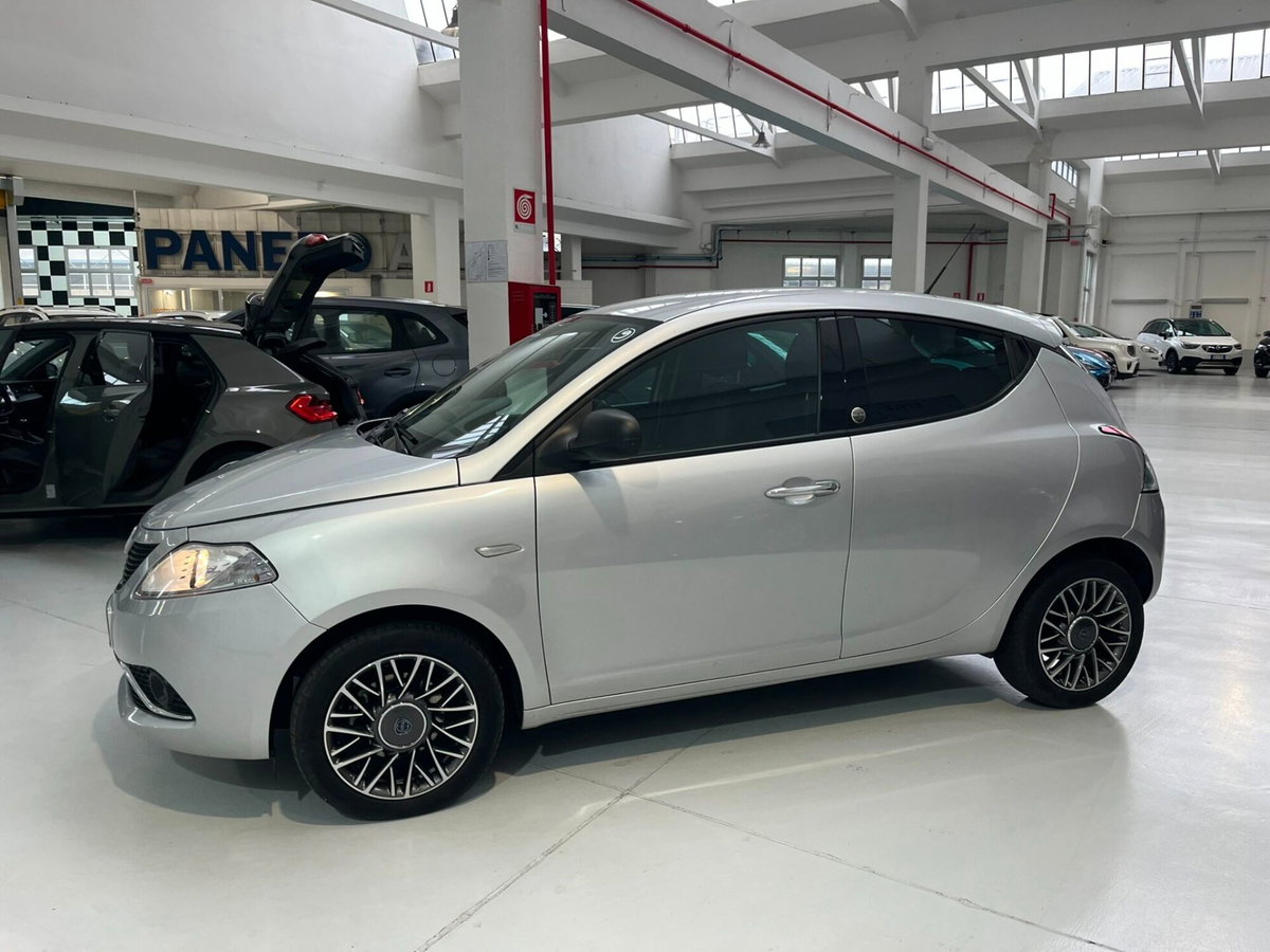 Lancia Ypsilon 1.2 69 CV 5 porte GPL Ecochic Silver (16)