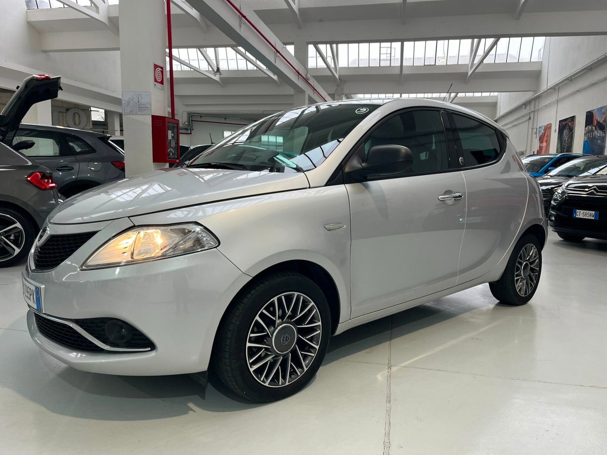 Lancia Ypsilon 1.2 69 CV 5 porte GPL Ecochic Silver (3)