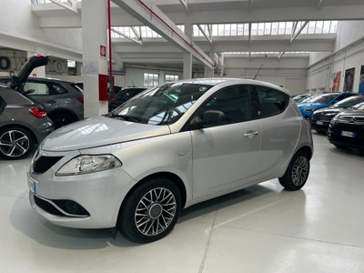 Lancia Ypsilon 1.2 69 CV 5 porte GPL Ecochic Silver (4)