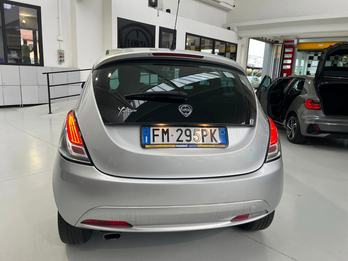 Lancia Ypsilon 1.2 69 CV 5 porte GPL Ecochic Silver (6)