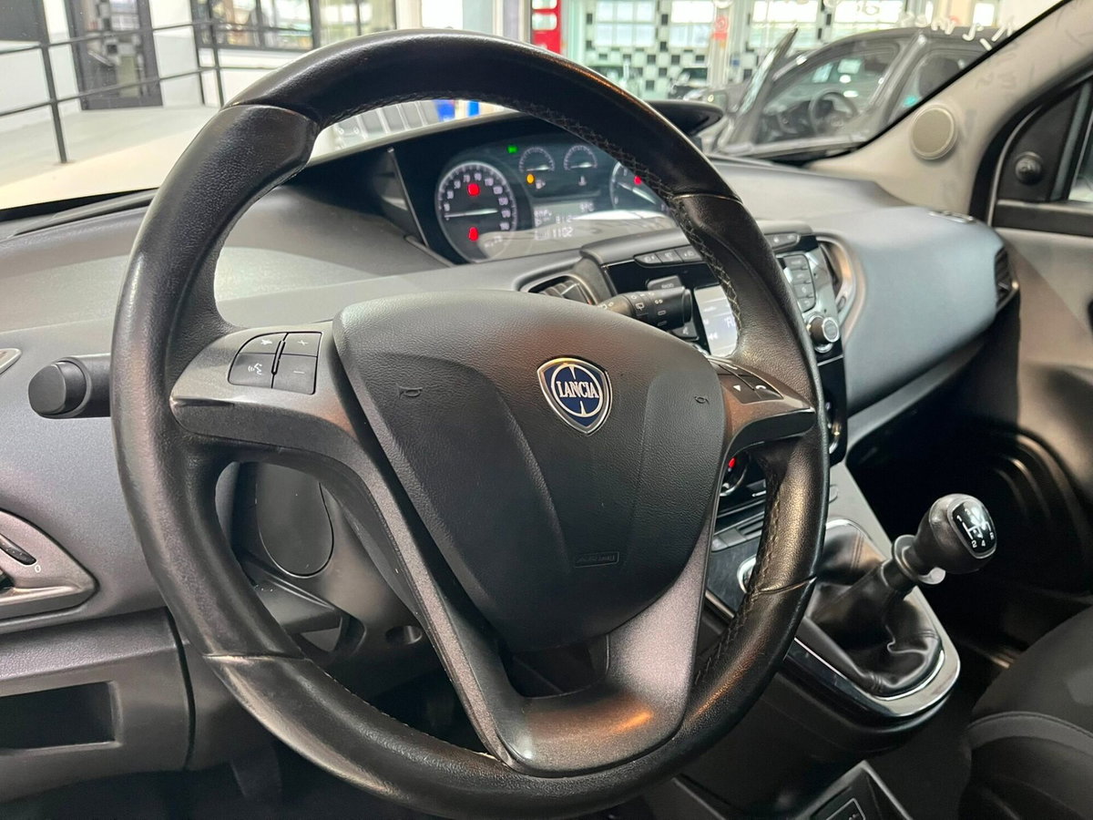Lancia Ypsilon 1.2 69 CV 5 porte GPL Ecochic Silver (7)