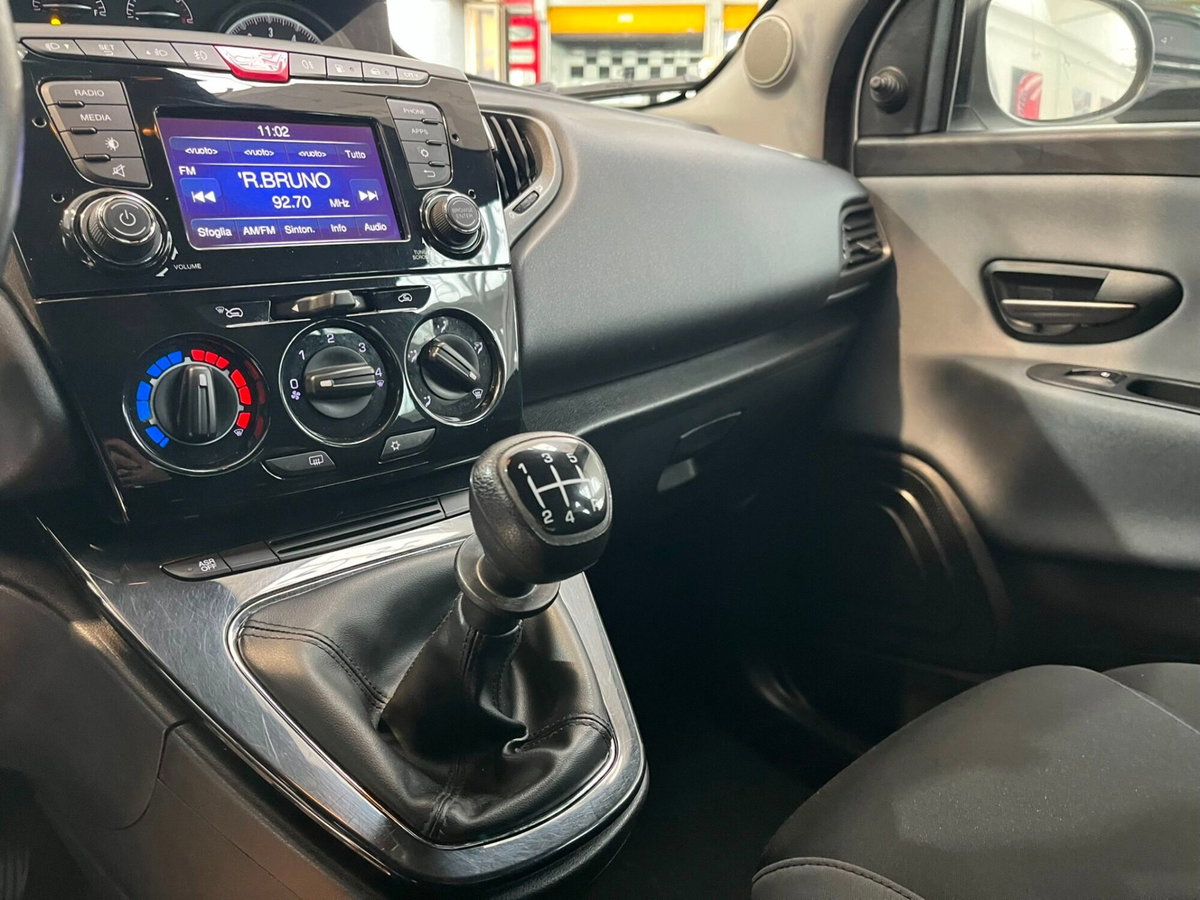 Lancia Ypsilon 1.2 69 CV 5 porte GPL Ecochic Silver (8)