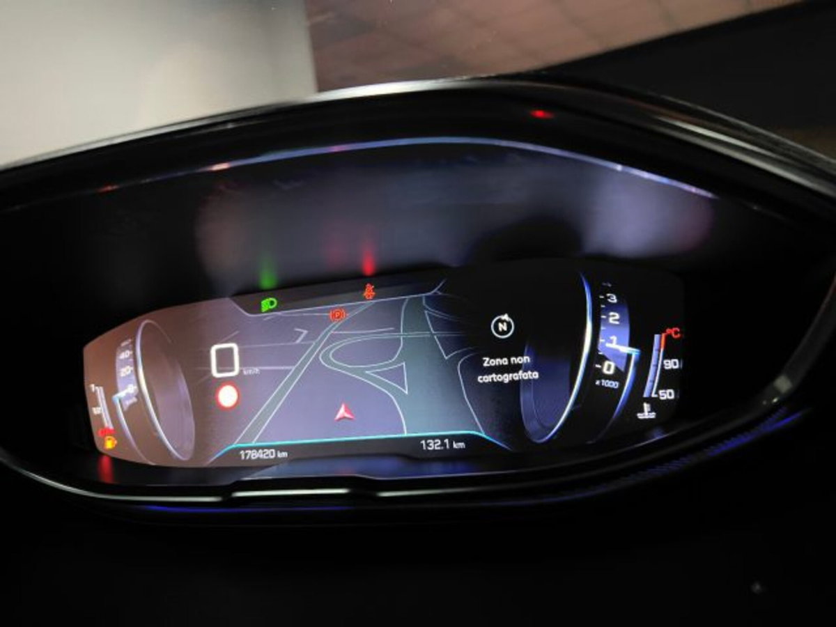 Peugeot 3008 BlueHDi 130 S&S Allure (8)
