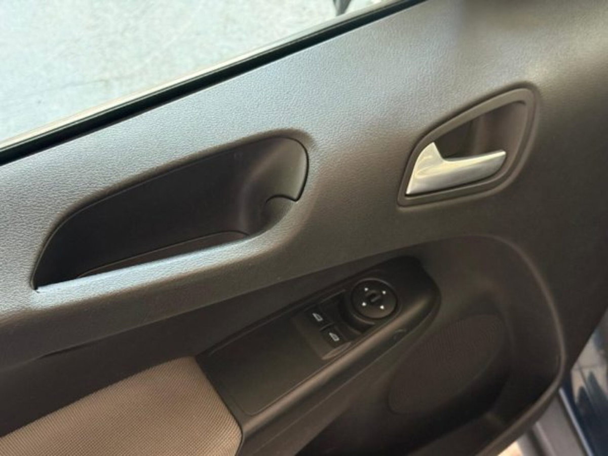 Ford Tourneo Courier 1.0 EcoBoost 100 CV Plus (13)