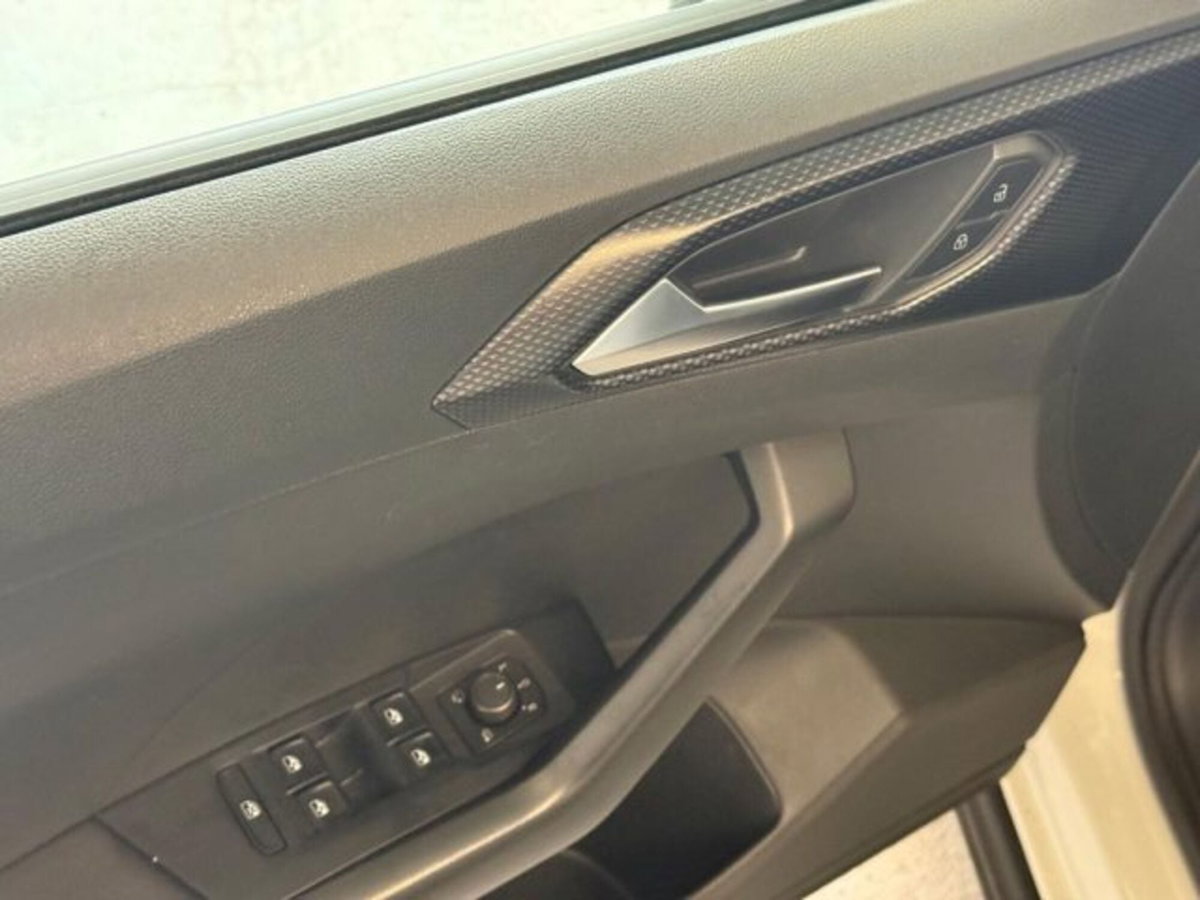 Volkswagen T-Cross 1.0 TSI Style BMT (18)