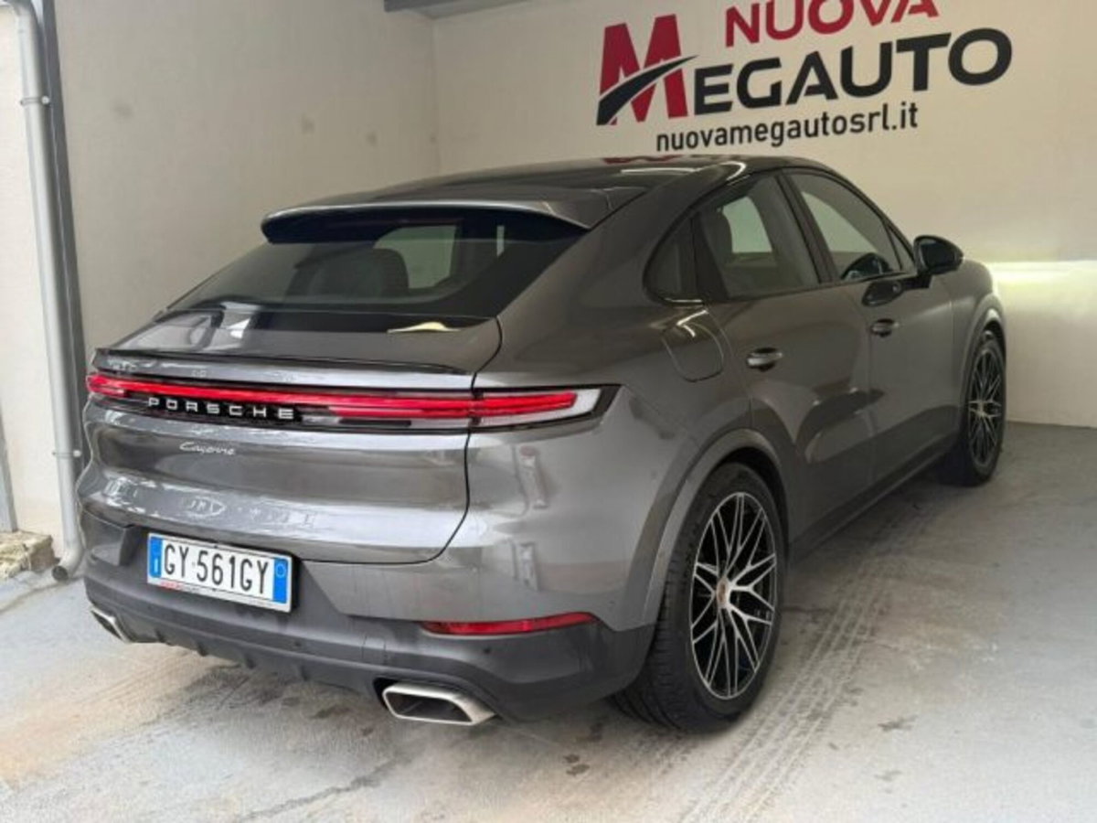 Porsche Cayenne Coupé 3.0 V6 (2)