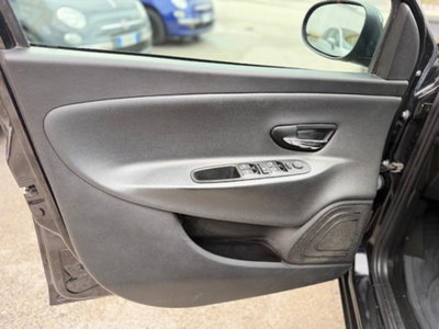 Lancia Ypsilon 1.3 MJT 16V 95 CV 5 porte S&S Platinum (9)