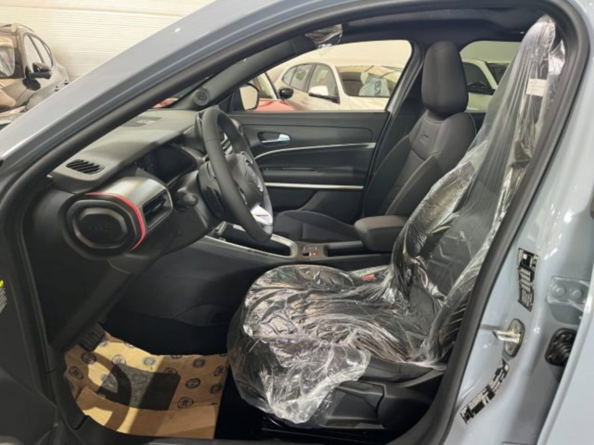 Jeep Avenger 1.2 turbo e-hybrid mhev Summit fwd 110cv edct6 (11)