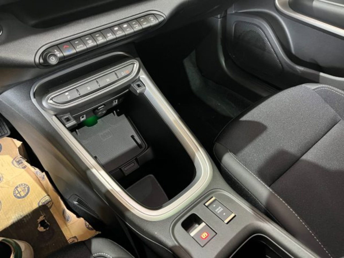 Jeep Avenger 1.2 turbo e-hybrid mhev Summit fwd 110cv edct6 (18)