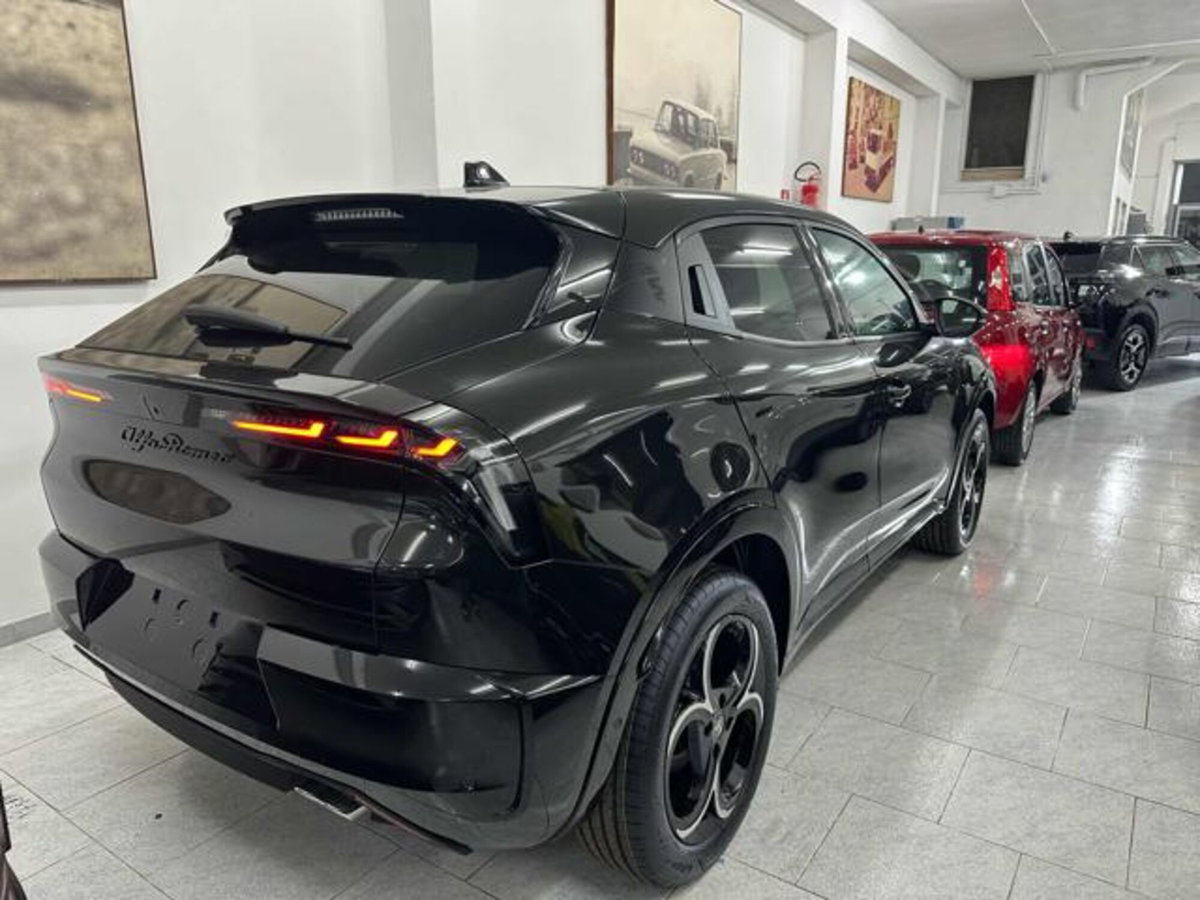 Alfa Romeo Junior 1.2 ibrida Ti 145cv edct6 (4)