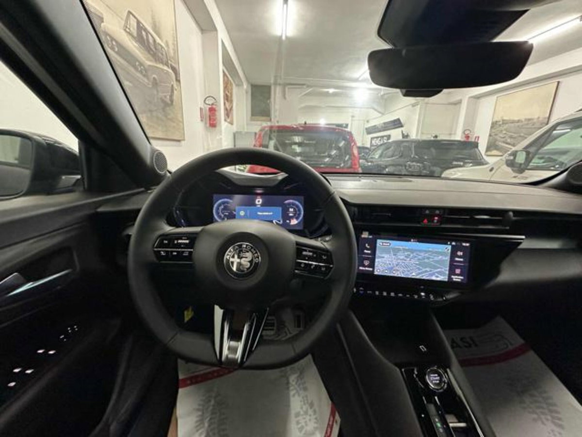 Alfa Romeo Junior 1.2 ibrida Ti 145cv edct6 (8)