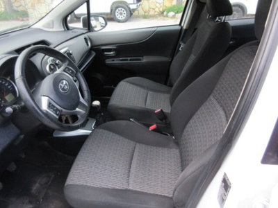 Toyota Yaris 1.0 5 porte Lounge (10)