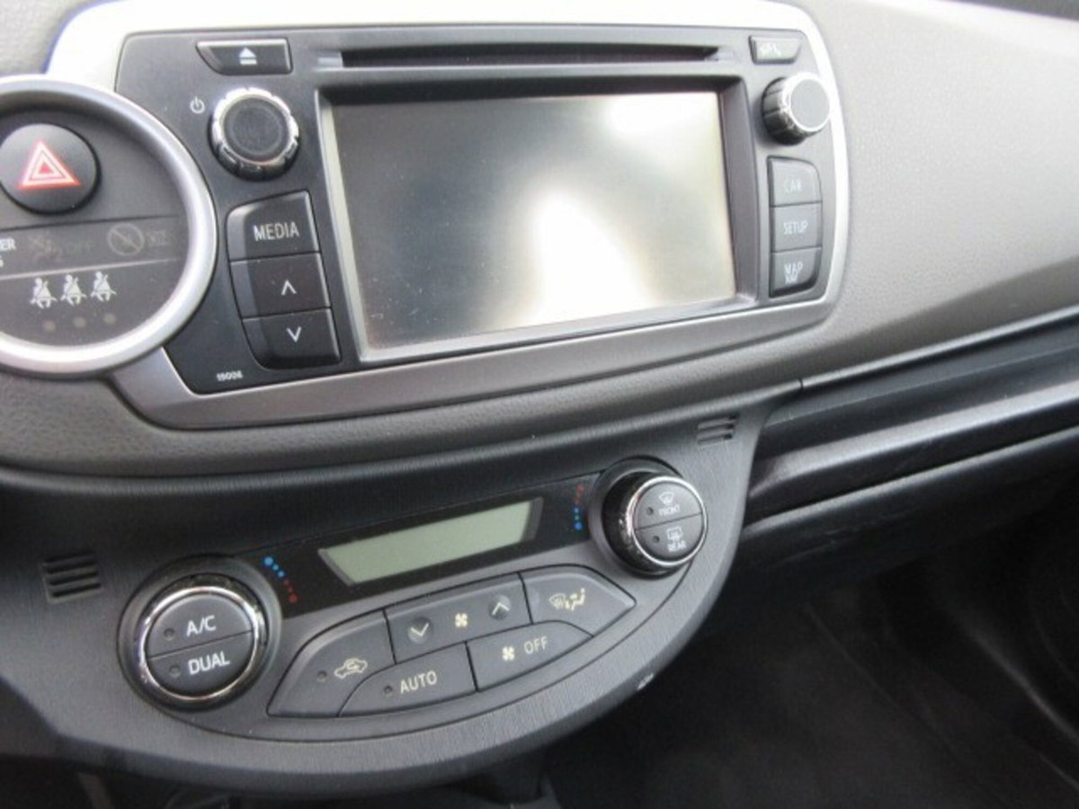 Toyota Yaris 1.0 5 porte Lounge (11)
