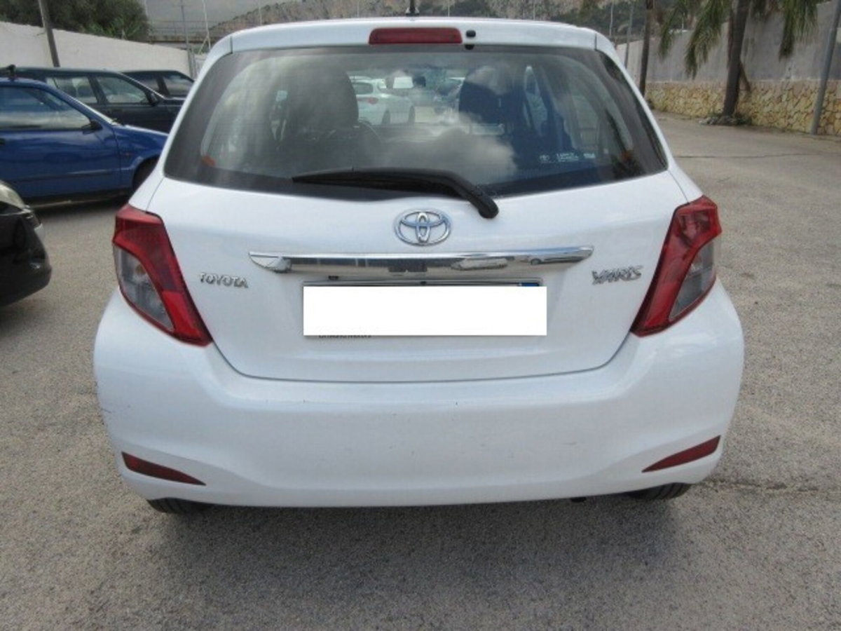 Toyota Yaris 1.0 5 porte Lounge (5)