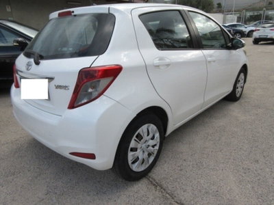 Toyota Yaris 1.0 5 porte Lounge (6)