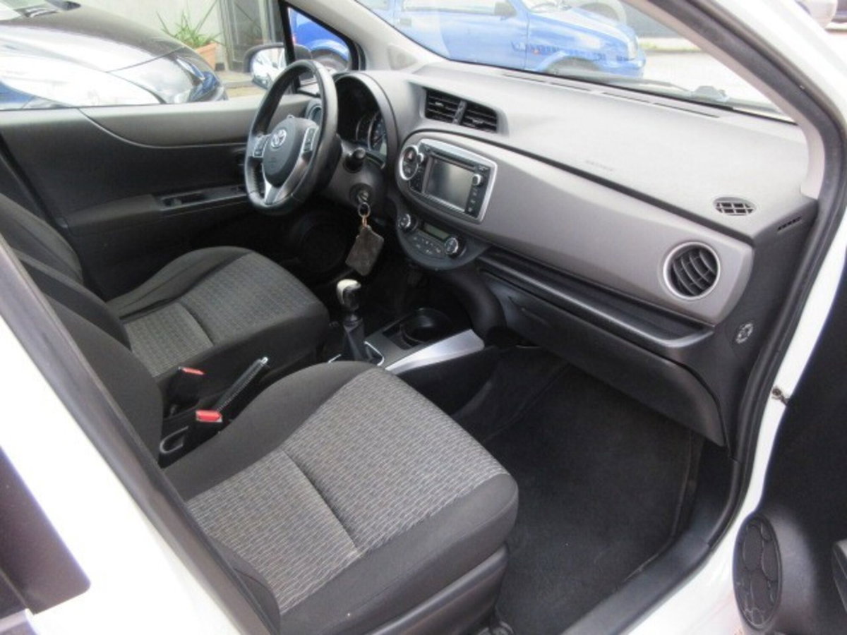 Toyota Yaris 1.0 5 porte Lounge (8)