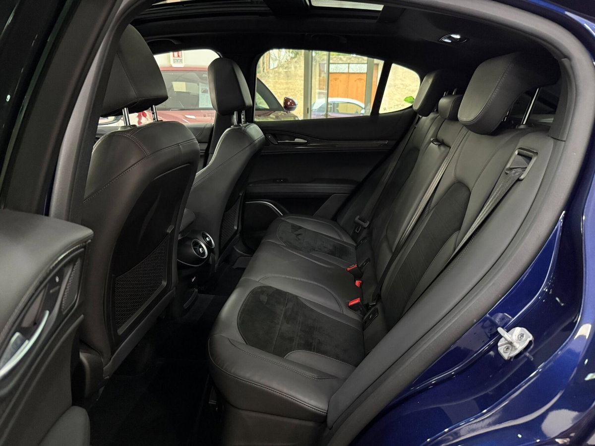 Alfa Romeo Stelvio Stelvio 2.9 Bi-Turbo V6 510 CV AT8 Quadrifoglio (19)