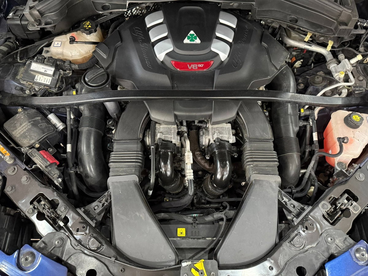 Alfa Romeo Stelvio Stelvio 2.9 Bi-Turbo V6 510 CV AT8 Quadrifoglio (3)