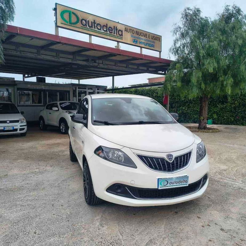 Lancia Ypsilon 1.0 FireFly 5 porte S&S Hybrid Ecochic Silver