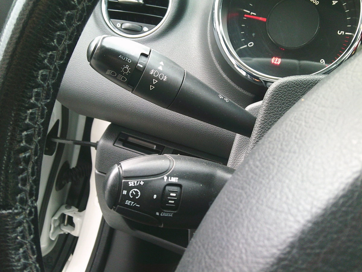 Peugeot 5008 1.6 HDi 112CV Business (10)