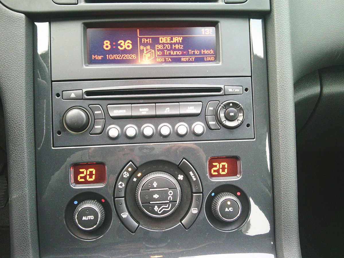 Peugeot 5008 1.6 HDi 112CV Business (11)