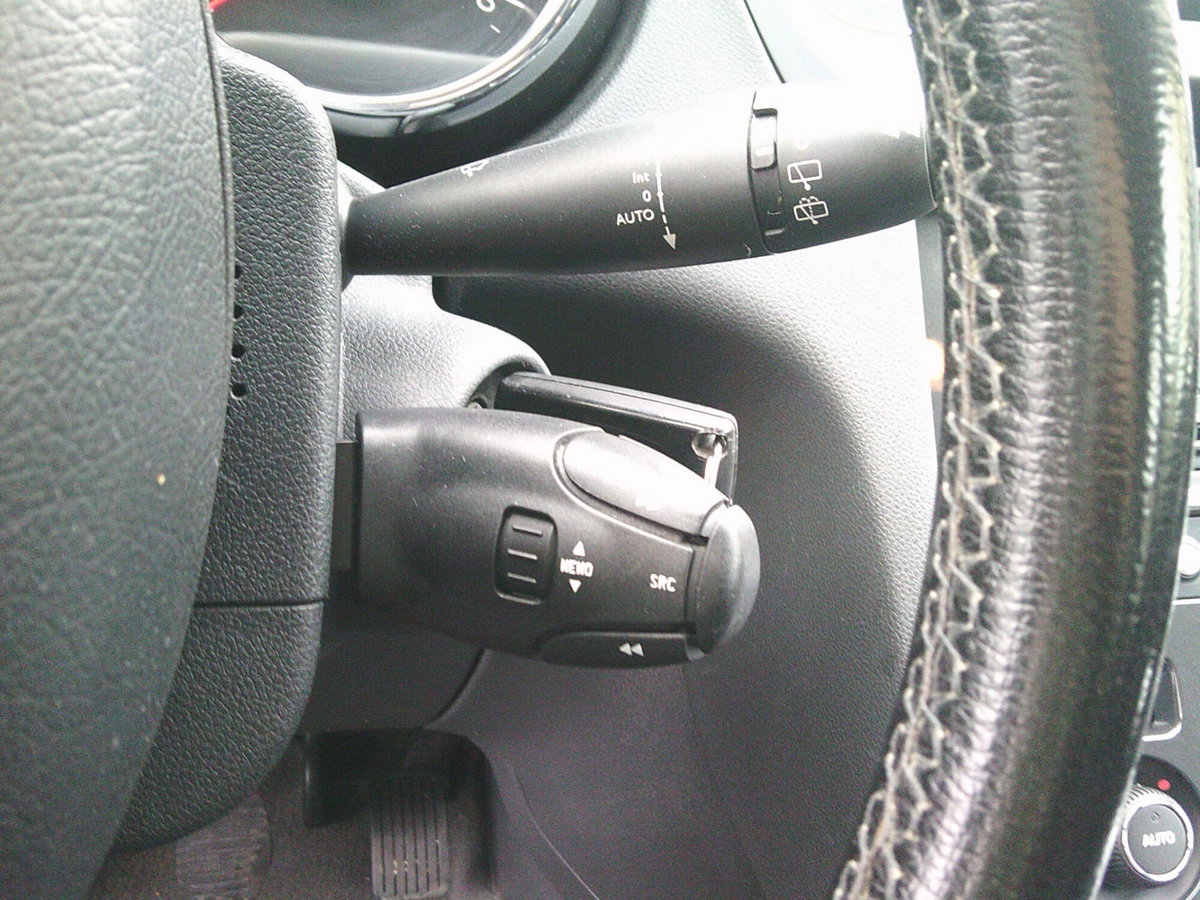 Peugeot 5008 1.6 HDi 112CV Business (12)