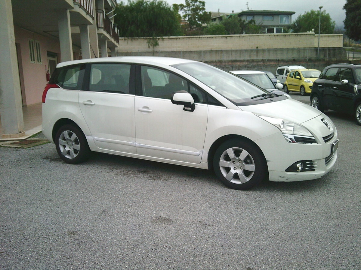 Peugeot 5008 1.6 HDi 112CV Business (2)