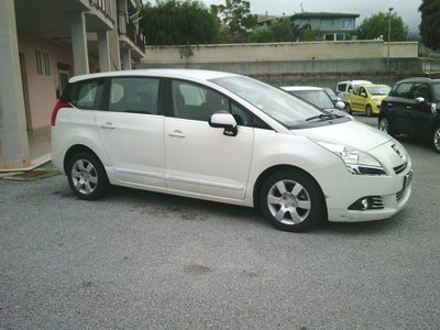 Peugeot 5008 1.6 HDi 112CV Business (2)