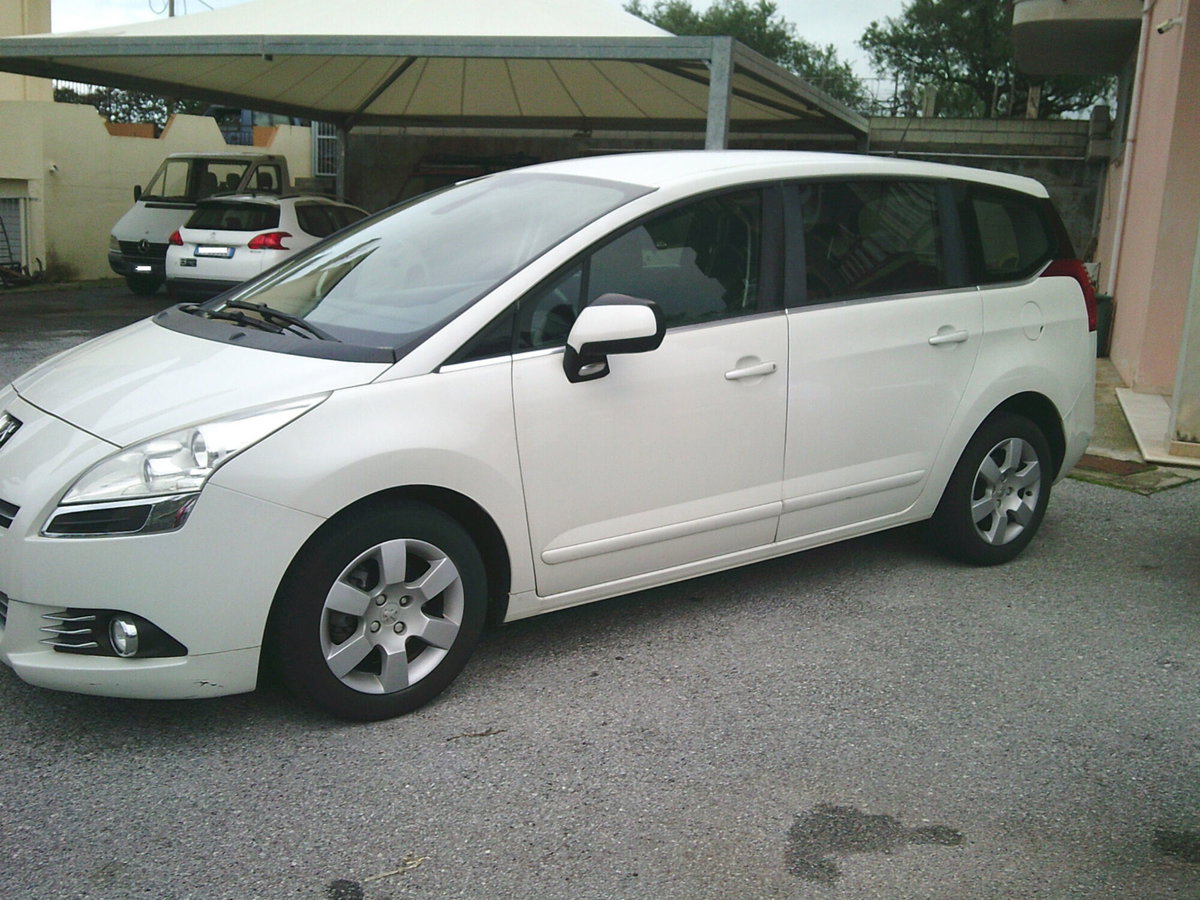 Peugeot 5008 1.6 HDi 112CV Business (3)