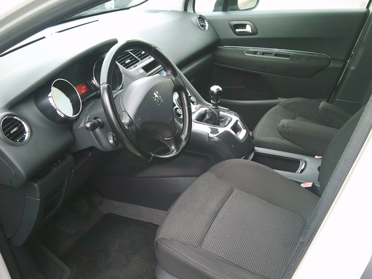 Peugeot 5008 1.6 HDi 112CV Business (8)