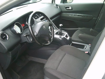 Peugeot 5008 1.6 HDi 112CV Business (8)