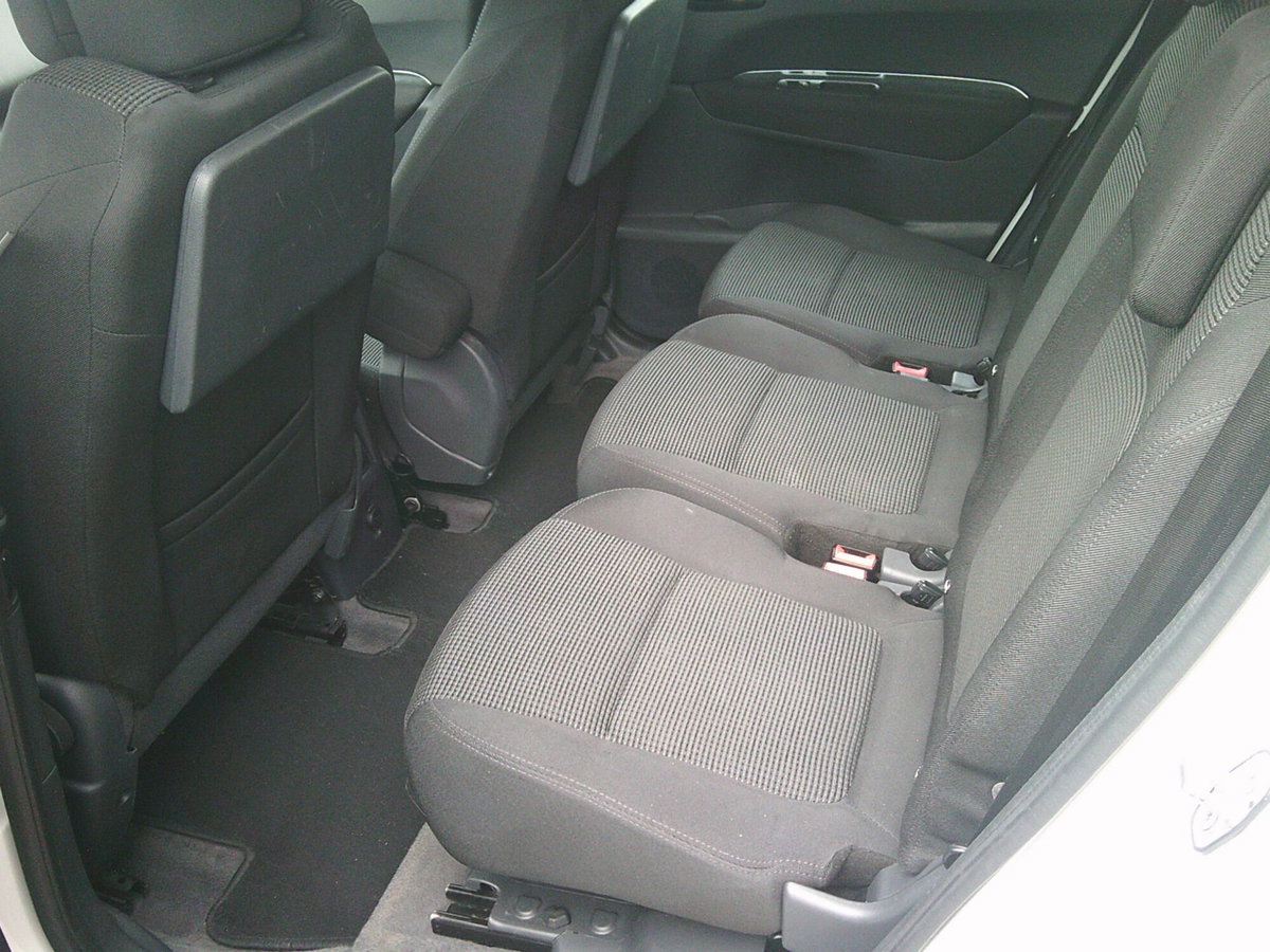 Peugeot 5008 1.6 HDi 112CV Business (9)