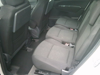 Peugeot 5008 1.6 HDi 112CV Business (9)