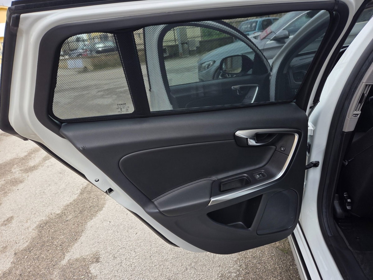 Volvo V60 Cross Country D3 Geartronic Momentum (17)