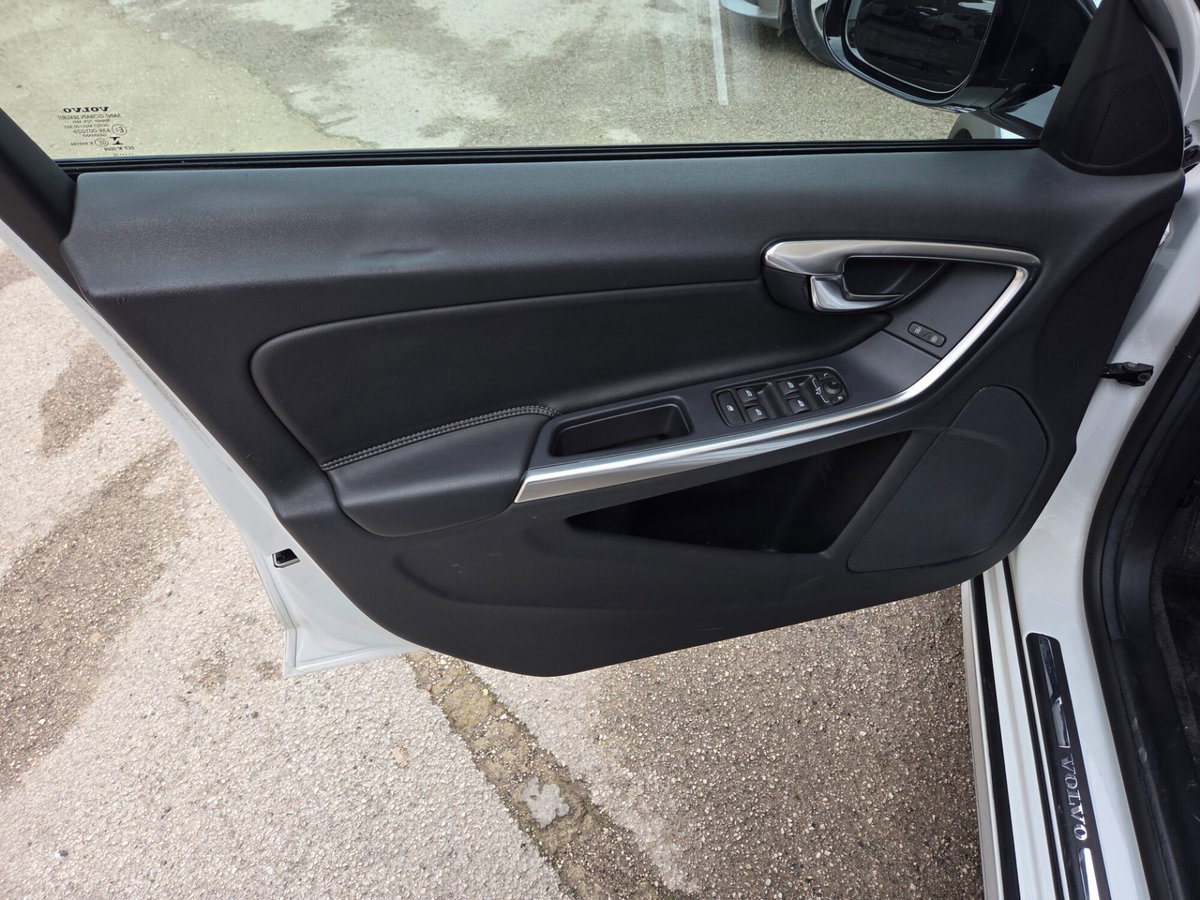 Volvo V60 Cross Country D3 Geartronic Momentum (18)
