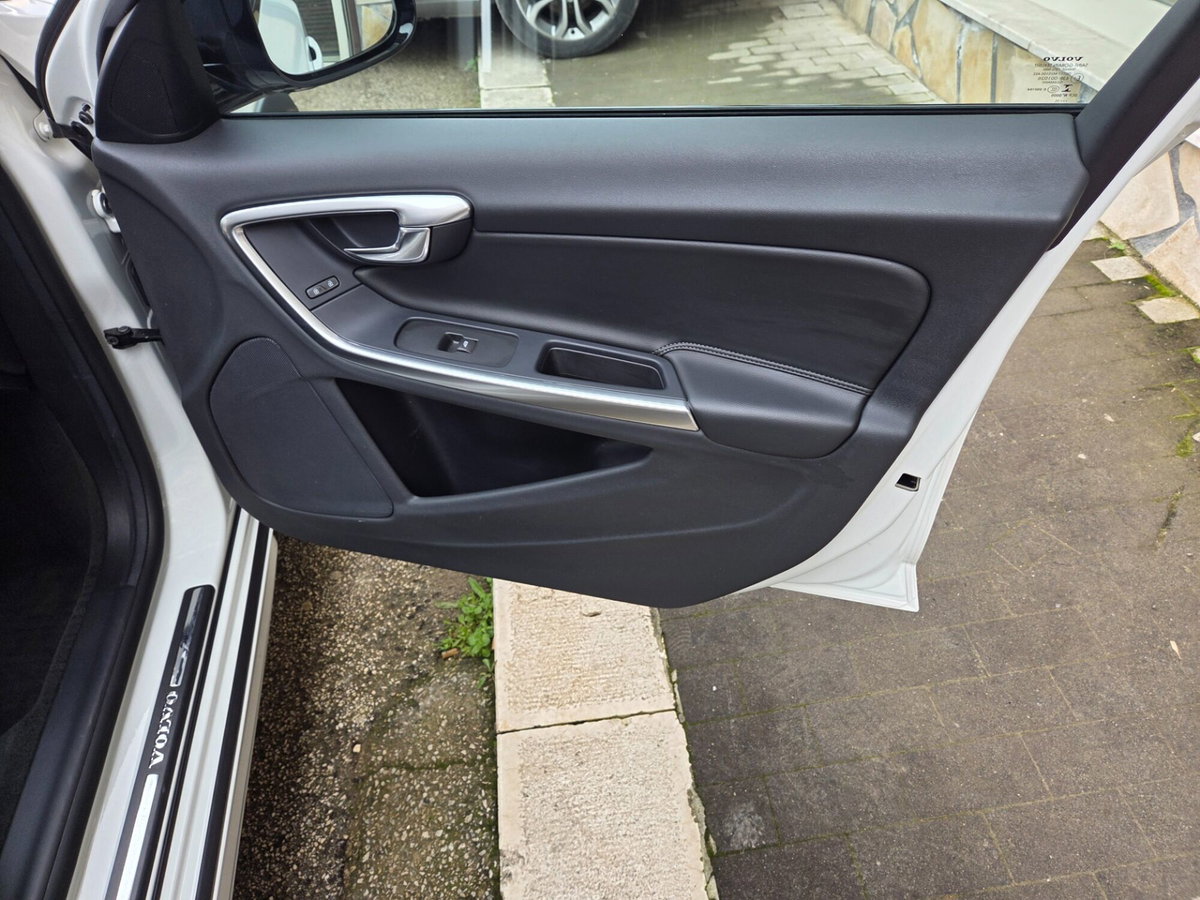 Volvo V60 Cross Country D3 Geartronic Momentum (19)